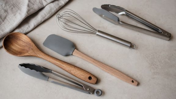 Ustensiles en bois, silicone ou acier : quel matériau pour quel usage ?