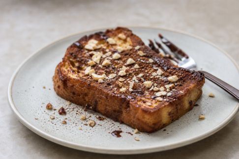 Pain perdu brioché aux noisettes et cacao : réconfort d’enfance