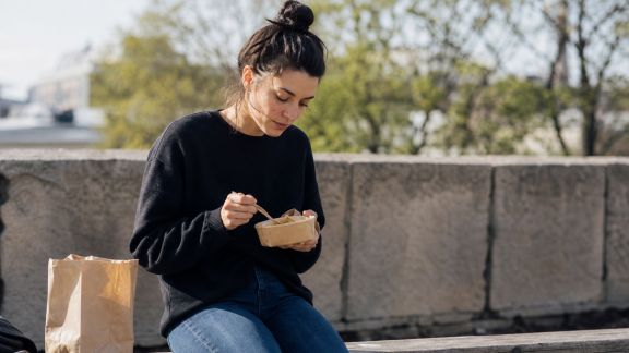 Repas nomades : comment la mobilité transforme nos habitudes culinaires