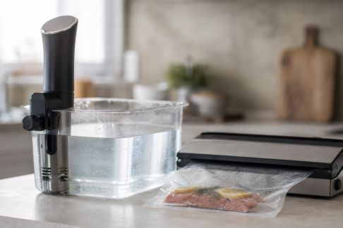 Sous-vide en cuisine : quels appareils pour quel usage domestique ?