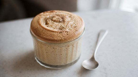 Soufflé glacé café-cardamome : légèreté parfumée