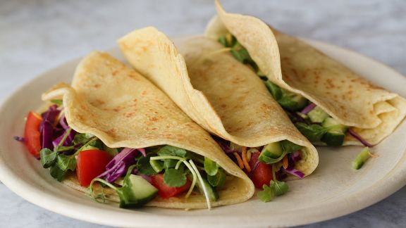 Crêpes de pois chiches farcies aux légumes du marché