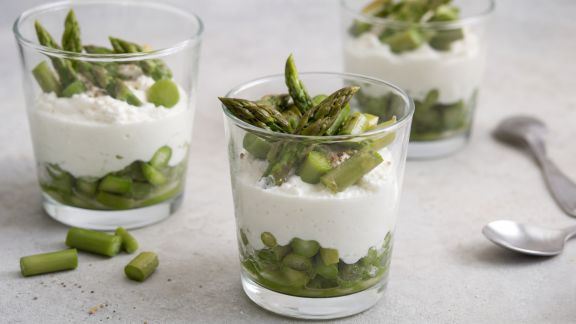 Verrines printanières d’asperges vertes et mousse de chèvre