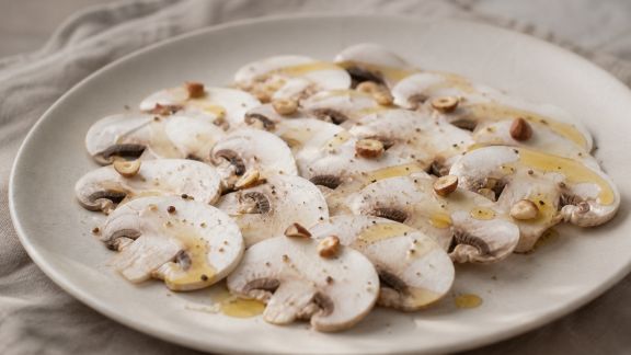 Carpaccio de champignons de Paris à l’huile de noisette