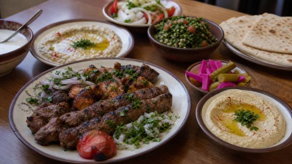 À table au Moyen-Orient : spécialités syriennes et jordaniennes à découvrir