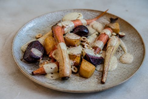 Rôti de légumes anciens, sauce crémeuse à la noisette
