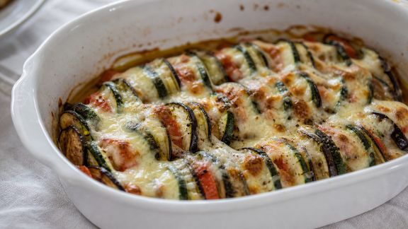 Tian de légumes d’été et fromage de brebis fondu