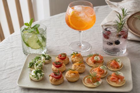 Coffret apéritif : idées de cocktails à servir avec petits fours maison